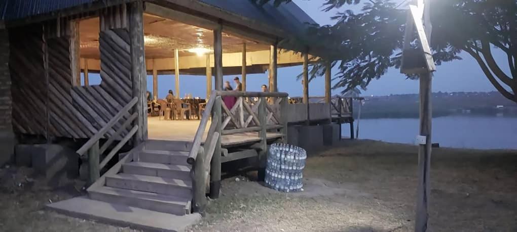 Tembo Safari Lodge Katunguru ภายนอก รูปภาพ