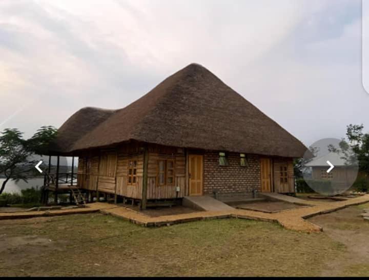 Tembo Safari Lodge Katunguru ภายนอก รูปภาพ