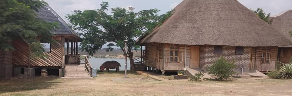 Tembo Safari Lodge Katunguru ภายนอก รูปภาพ