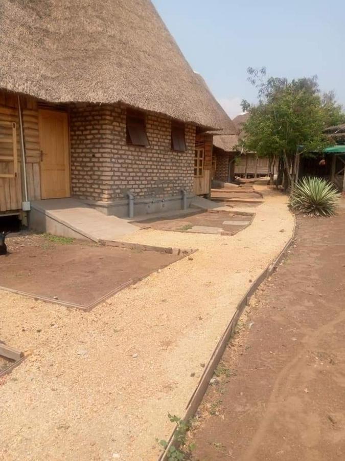 Tembo Safari Lodge Katunguru ภายนอก รูปภาพ