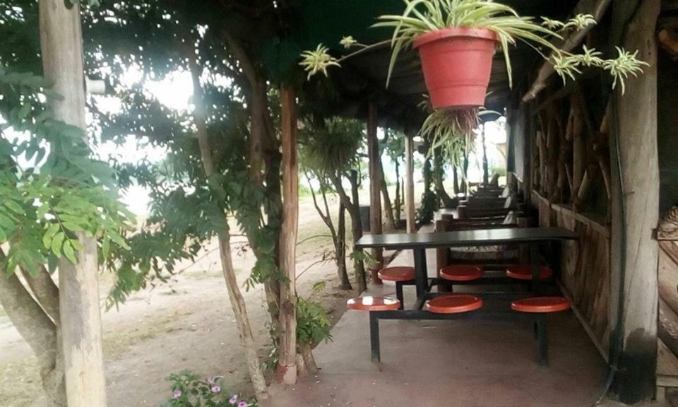 Tembo Safari Lodge Katunguru ภายนอก รูปภาพ