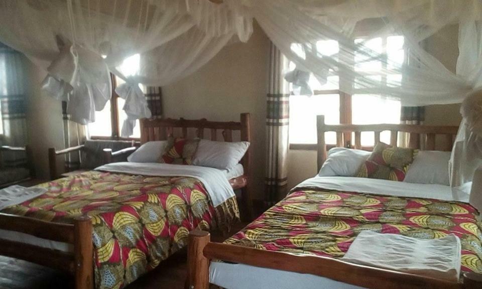 Tembo Safari Lodge Katunguru ภายนอก รูปภาพ